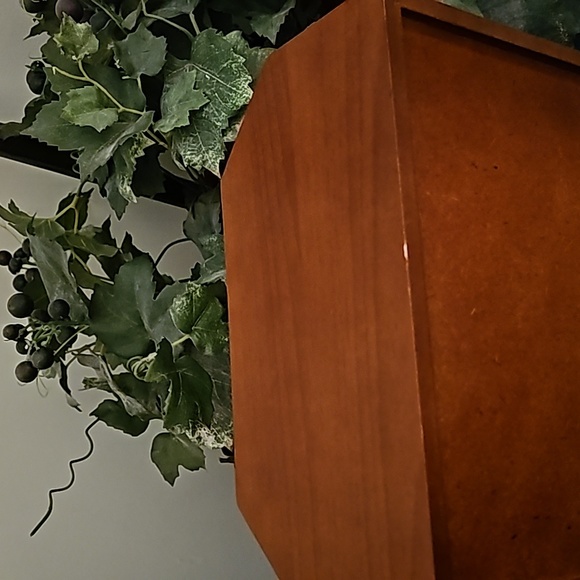 Vintage Jewelry chest in excellent used condition. - Picture 8 of 9